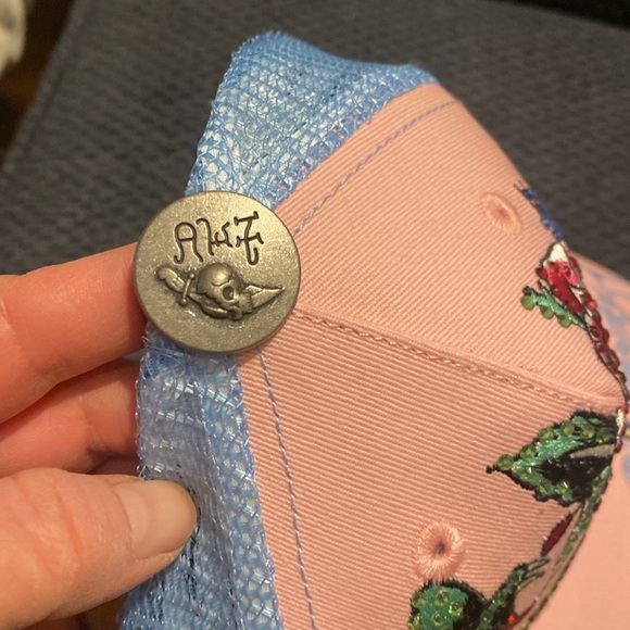 NWT Ed Hardy Rhinestone Trucker Hat. Snap back. Unisex. - Picture 3 of 4